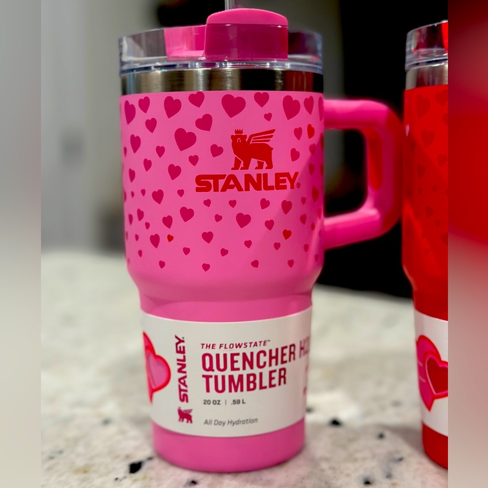 NWT. STANLEY Valentine’s 20oz Tumbler Pink